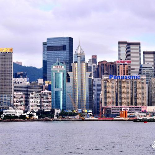 为什么高房价的香港无法在房屋问题上学新加坡？